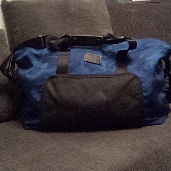 tumi alpha duffel